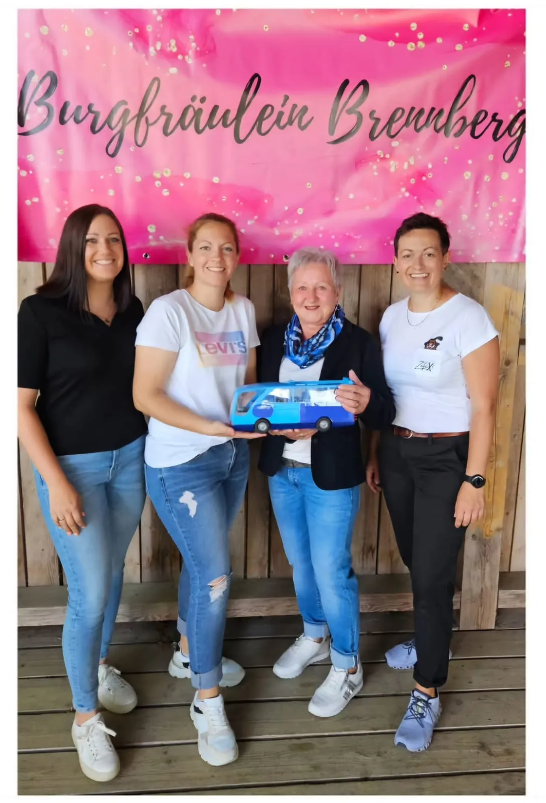 Das Organisatorinnen-Team des Burgfräulein-Basars Brennberg